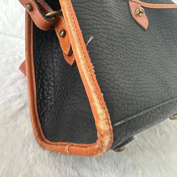 Vintage Dooney & Bourke All-Weather Leather Crossbody Bag Classic - Picture 5 of 14